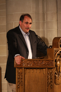 David Axelrod P ’09, chief strategist and senior advisor to President Barack Obama, discusses "How Change Won" in Shove Memorial Chapel on April 24, delivering an insider's look at the 2008 presidential election to a capacity crowd.