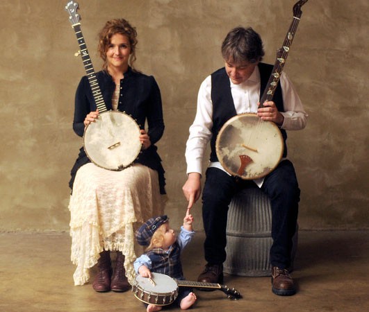 Abigail Washburn, Béla Fleck and their son, Juno.